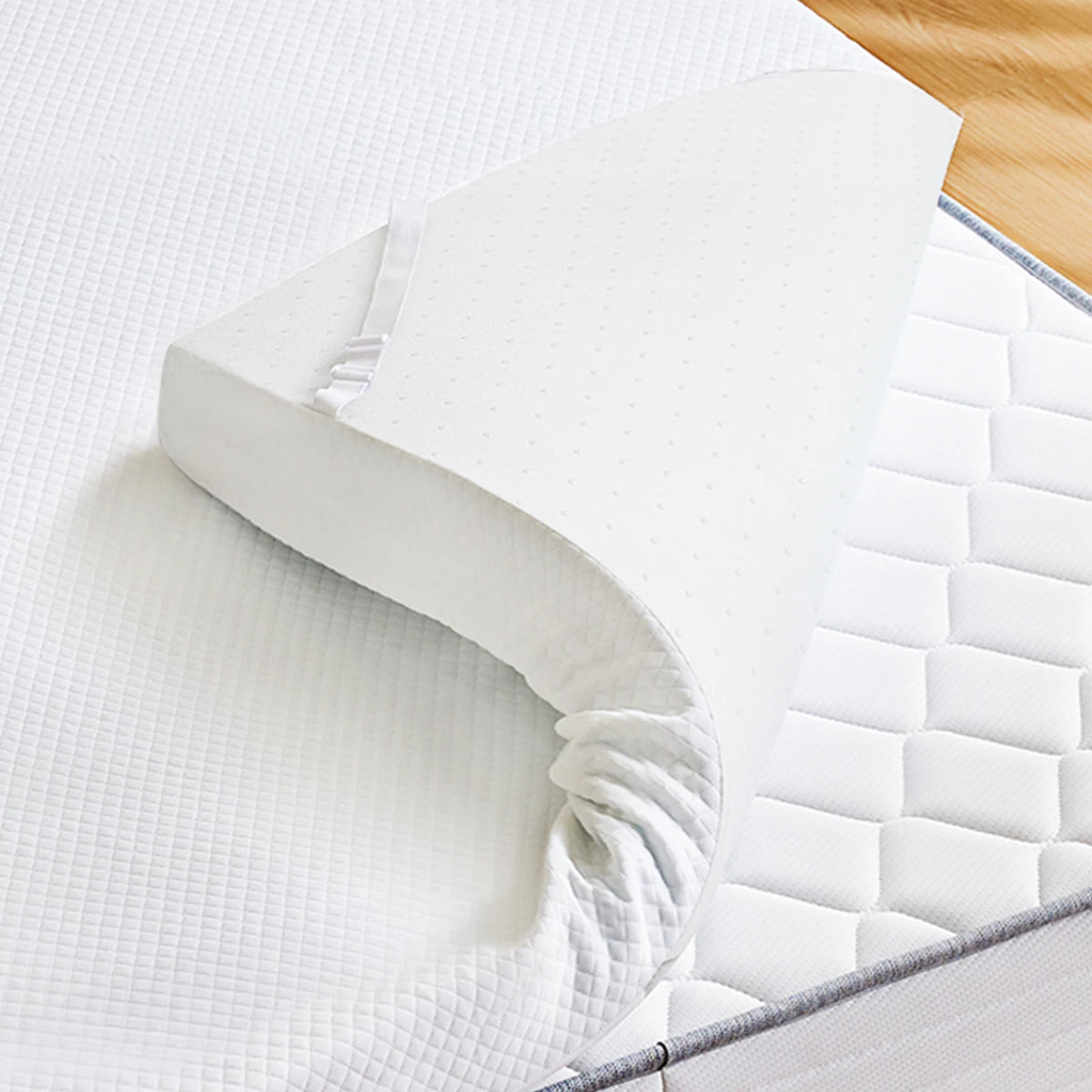 MCQ Gel Cooling Memory Foam Bed Topper With Breathable Cover